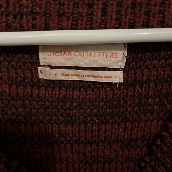 Urban Outfitters l Burgundy Lillian’s Distressed Cardigan - Picture 3 of 5